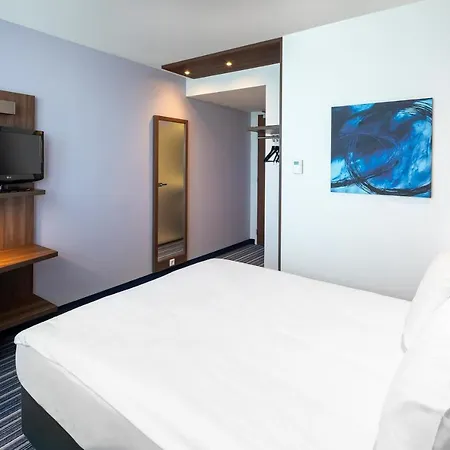 Express By Ihg Hotel