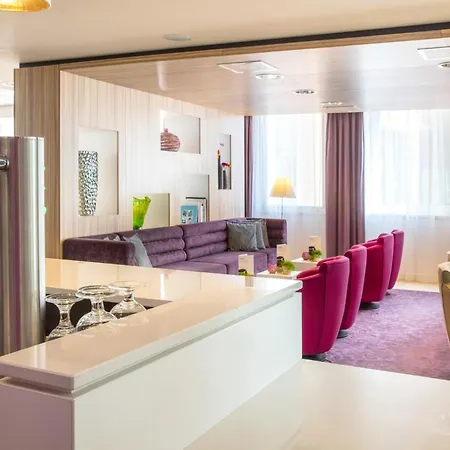 Express By Ihg Hotel