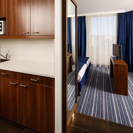 Express By Ihg Hotel