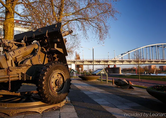 Express By Ihg Hotel