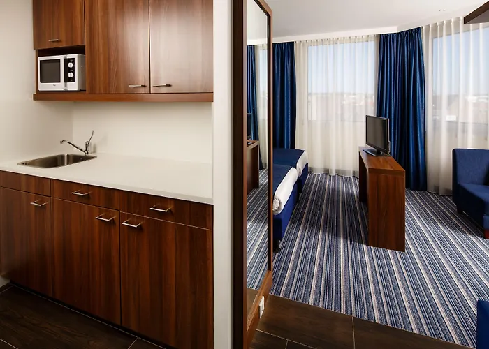 Express By Ihg Szálloda